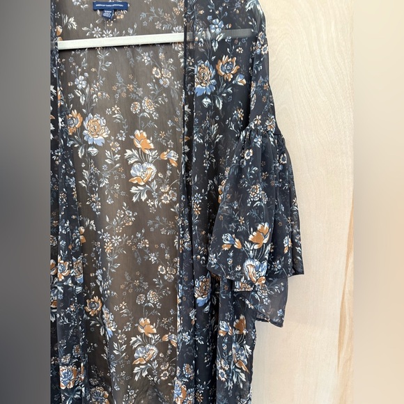 American Eagle Sheer Floral Kimono - Picture 6 of 11